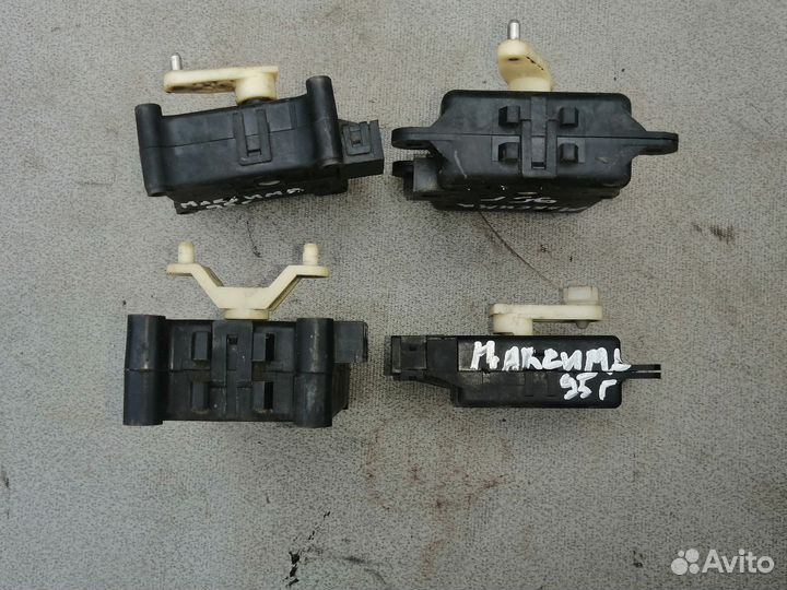 Моторчик заслонки отопителя для Nissan Maxima A32