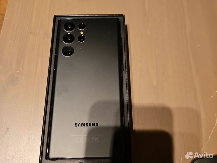 Samsung Galaxy S22 Ultra, 12/256 ГБ