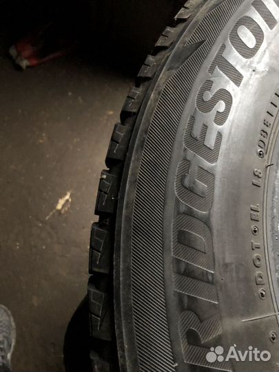 Bridgestone Blizzak Revo1 235/65 R17