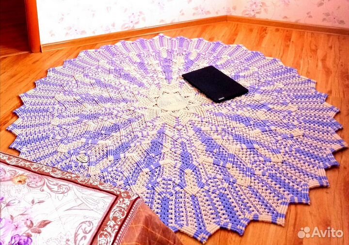 Ковер новый круглый