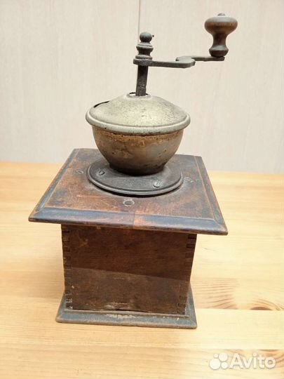 Кофемолка ручная старинная