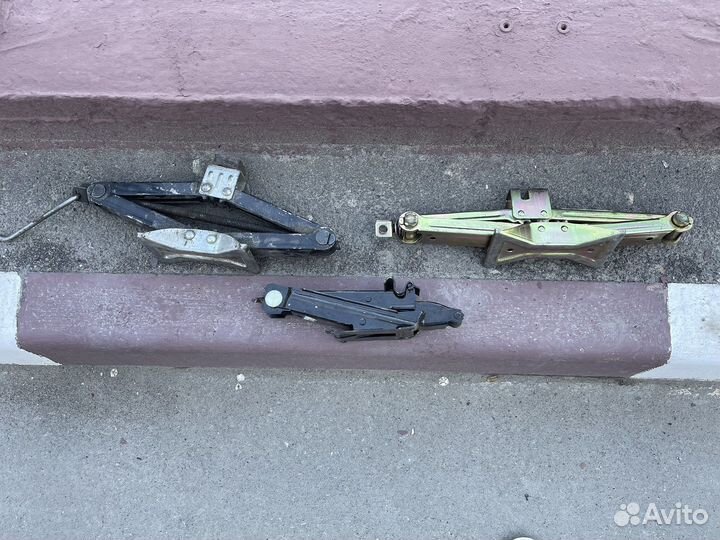 Домкрат винтовой