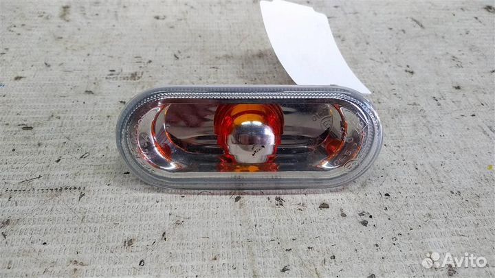 Повторитель на крыло белый volkswagen Polo 5 09-22