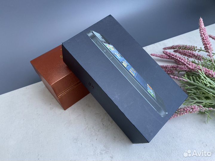 Коробка от iPhone
