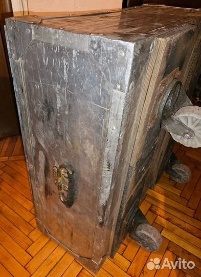 Алюминиевый ящик на колесах 75х75х42см