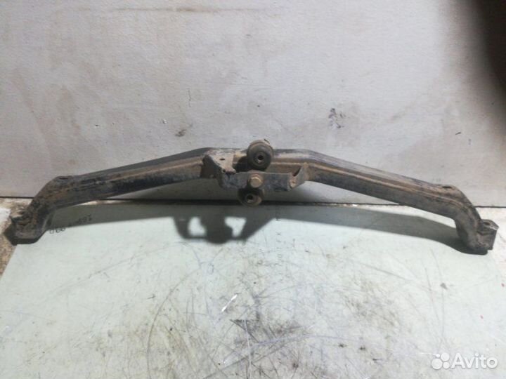 Кронштейн задней балки задний Opel Astra J P10