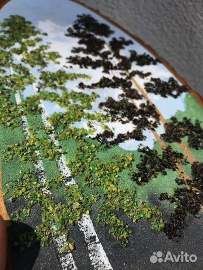 Панно из поделочного камня на дереве