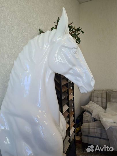 Скульптура коня