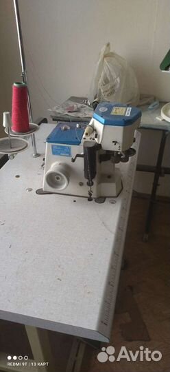 Машина для сборки трикотажа с чистым краем