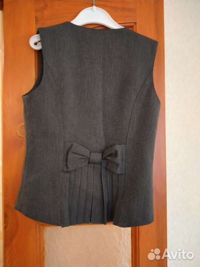 Школьный жилет и шорты