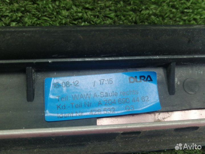 Молдинг лобового стекла правый Mercedes Glk