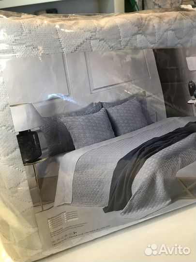 Серое жаккардовое покрывало