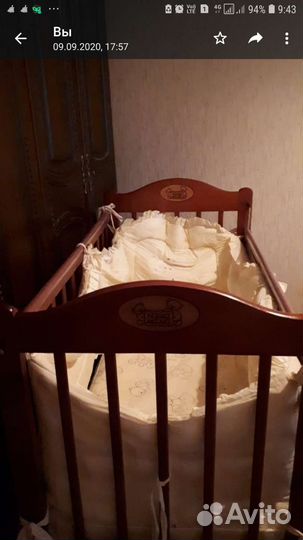 Детская кроватка с маятником и ящиками для белья