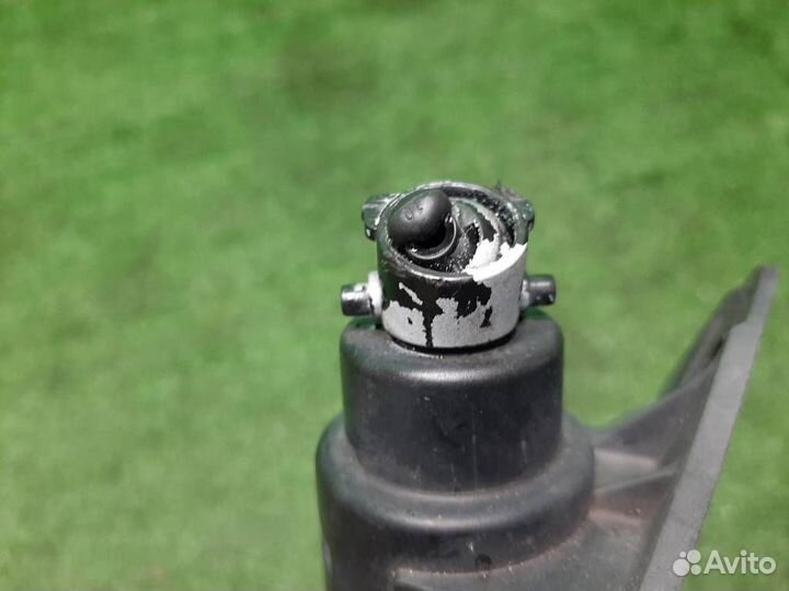 Форсунка омывателя фары правой KIA Sportage 3 (SL