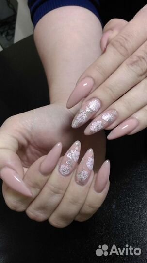 Наращивание ногтей, Окрашивание бровей хной