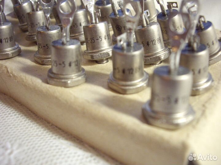 Тиристор штыревого исполнения. Т122-25-9