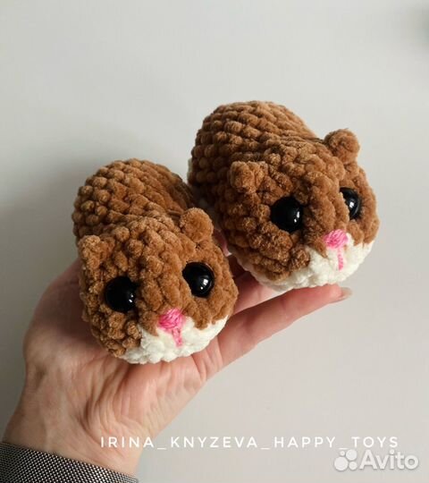 Вязаная игрушка. Грустный хомяк