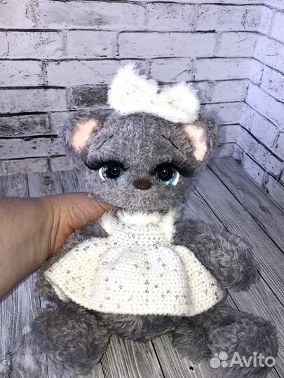 Вязаная игрушка кошка