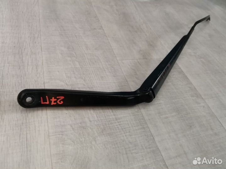 Поводок стеклоочистителя передний правый Ford