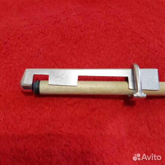 Фиксатор для приклеивания бильярдных наклеек