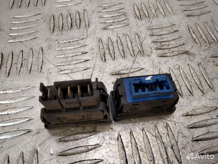 Кнопки стеклоподъёмников Peugeot 405