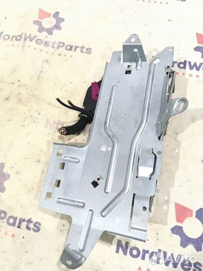 Усилитель акустической системы Audi Q7 (4L)