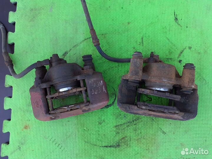 Суппорт передний Mазда 323 F 94-98 г.в