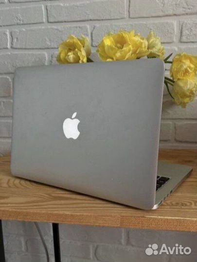 Macbook pro 13 2015 i5 8gb