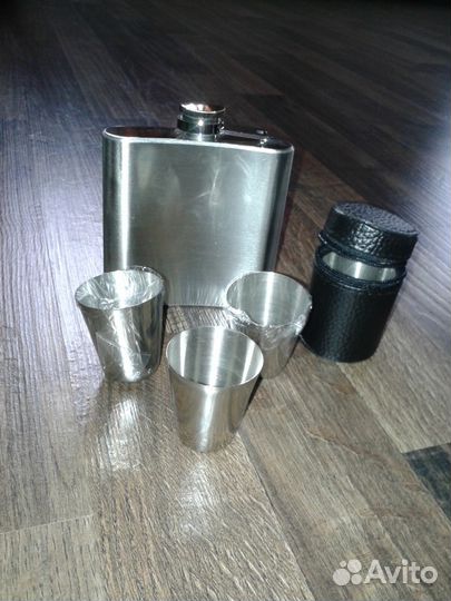 Набор фляжка и стопки