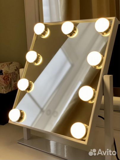 Зеркало с лампами на заказ