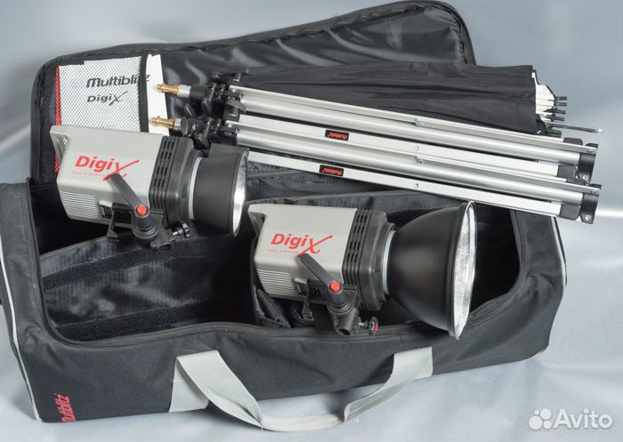 Осветители Multiblitz DigiX, включая два штатива
