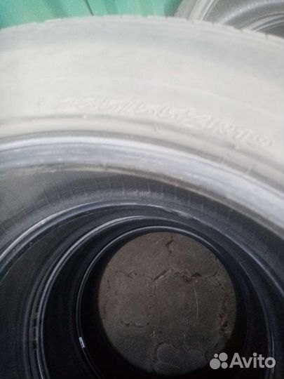 Roadstone N'Fera RU5 235/55 R19