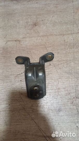 Петля двери задней правой Nissan Pathfinder R51