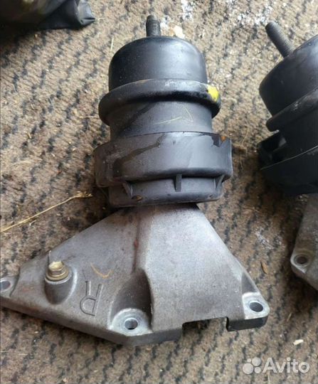 Подушка двигателя 3uz fe