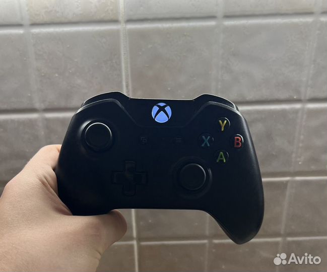 Xbox One + 5 игр на диске