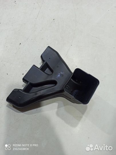 Воздуховод (Audi Q8)