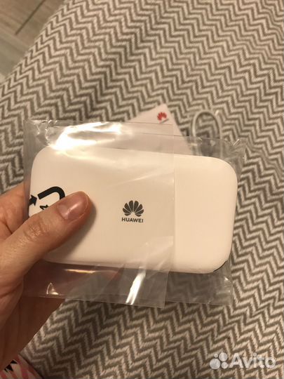Мобильный wifi роутер 4g Huawei белый