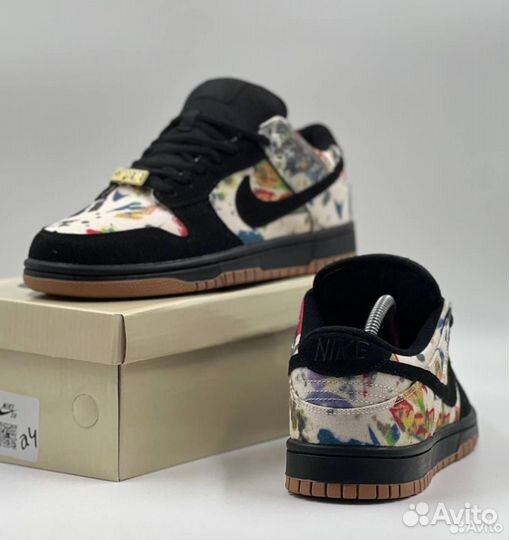 Nike SB Dunk Low x Supreme