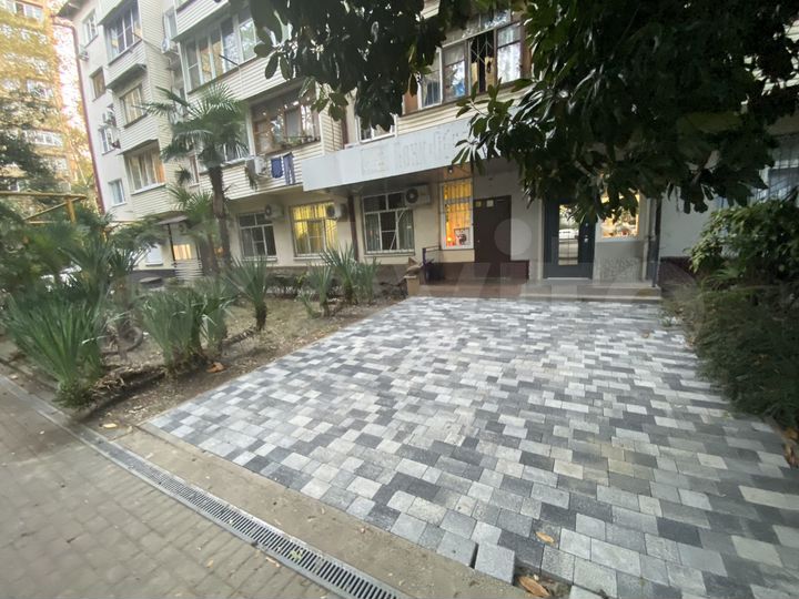 Торговая площадь или офис с парковкой, 70 м²