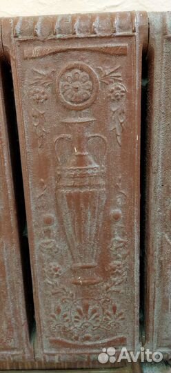 Старинный чугунный радиатор