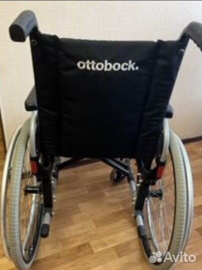 Кресло-коляска для инвалидов с ручным приводом