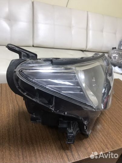 Фара правая Toyota Rav 4 12-15г XA40 ксенон