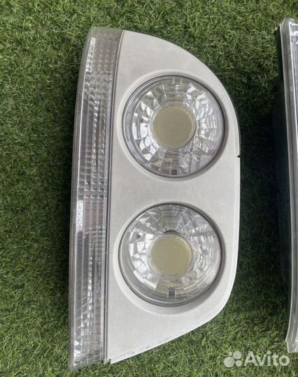 Фонари Nissan Skyline R33 белые