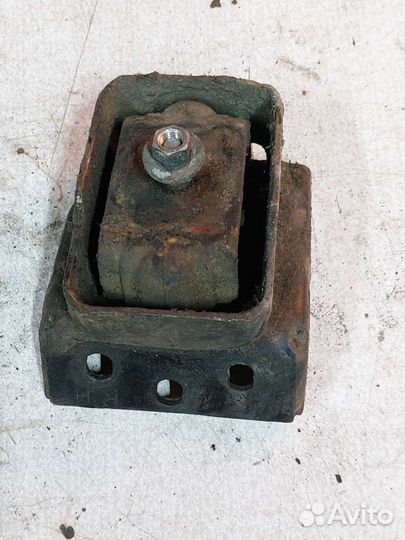 Подушка опора двигателя kia sportage 1