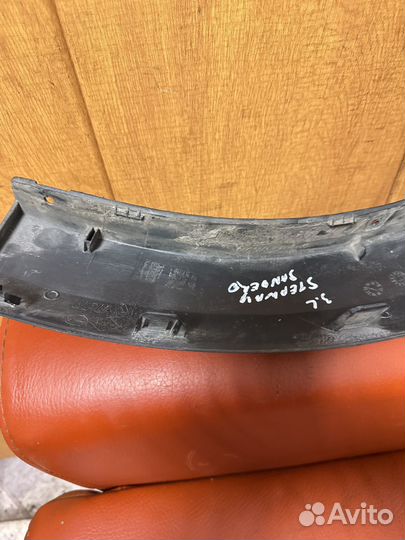 Renault sandero stepwayнакладка занего бампера L