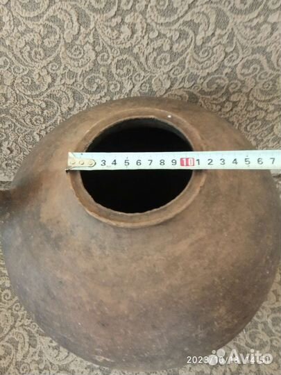 Глиняный кувшин большой