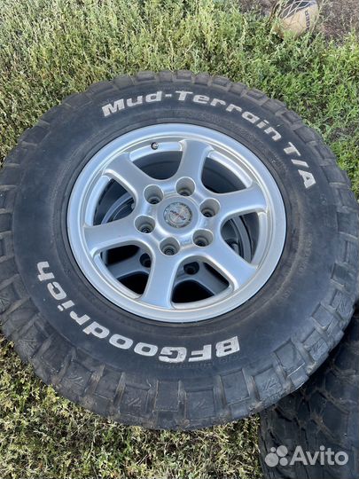 Bfgoodrich Mud-Terrain T/A KM2 265/75 R16