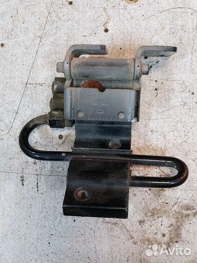 Петля двери задняя правая нижняя audi a8 d2