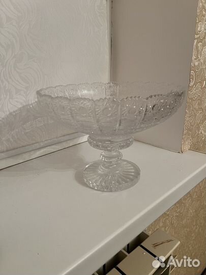 Хрустальная фруктовница на ножке
