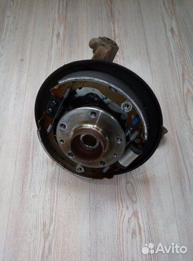 Кулак поворотный Цапфа Ступица в сборе Renault dus